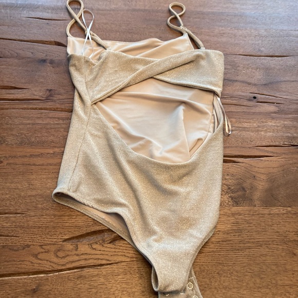 Golden crop top - Picture 2 of 3